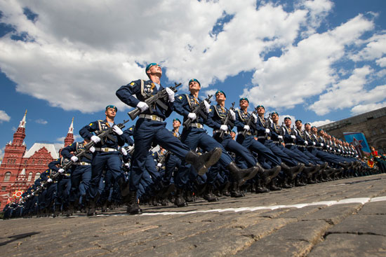 عروض عسكرية فى شوارع موسكو استعدادا  للاحتفال بذكرى يوم النصر (18)
