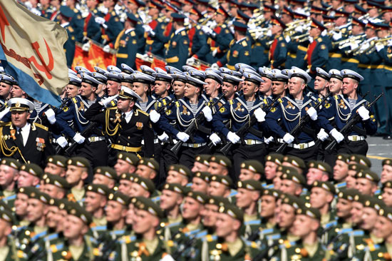 عروض عسكرية فى شوارع موسكو استعدادا  للاحتفال بذكرى يوم النصر (5)