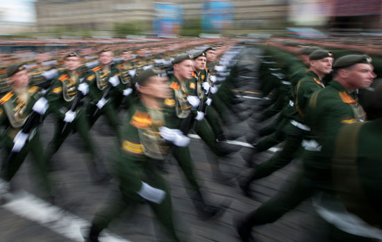 عروض عسكرية فى شوارع موسكو استعدادا  للاحتفال بذكرى يوم النصر (20)