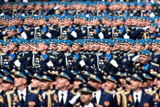 عروض عسكرية فى شوارع موسكو استعدادا  للاحتفال بذكرى يوم النصر (23)