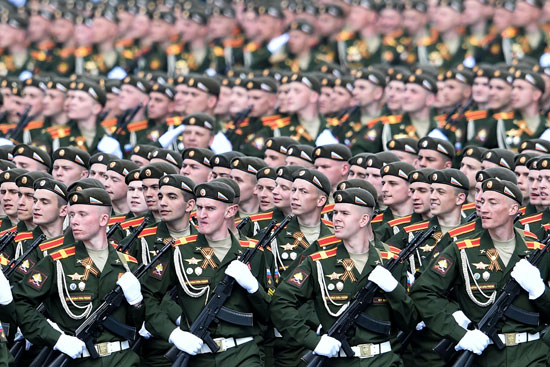 عروض عسكرية فى شوارع موسكو استعدادا  للاحتفال بذكرى يوم النصر (24)