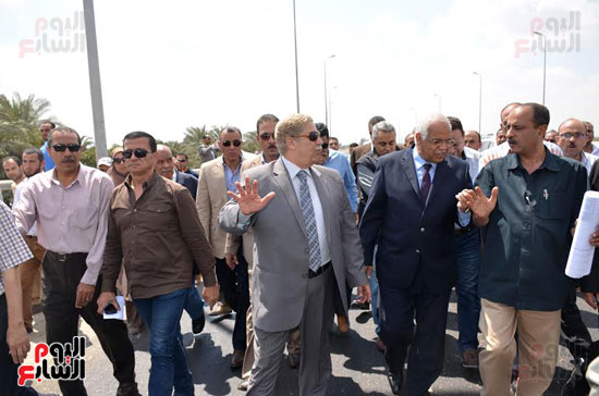 جولة الدكتور جلال سعيد وزير النقل برفقه اللواء ياسين طاهر محافظ الإسماعيلية (7)