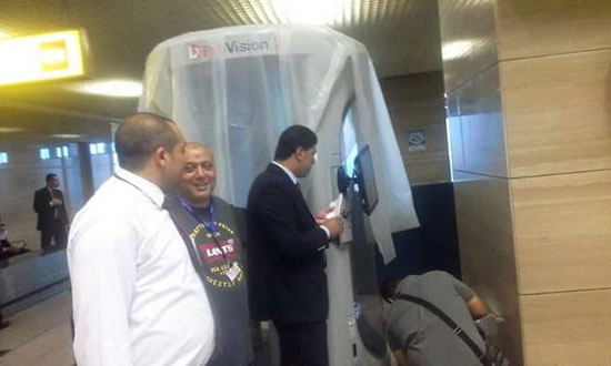 جمارك-مطار-القاهرة-تتسلم-أول-مجموعة-من-أجهزة-فحص-الأفراد-بالأشعة-(4)