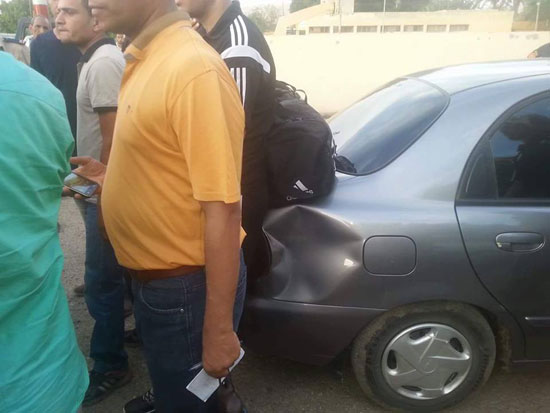 تحطم سيارة الحكم محمد الحنفى عقب لقاء البدارى والوليدية (3)
