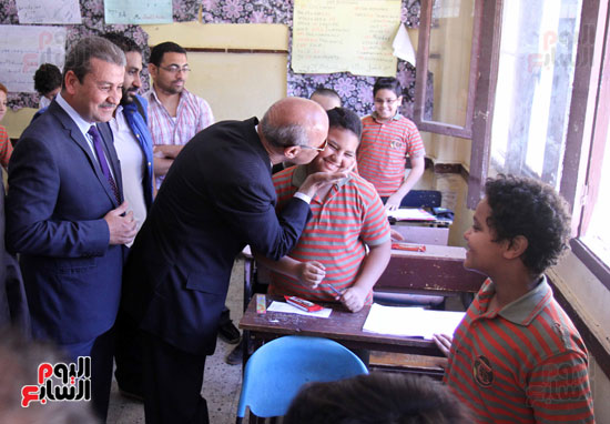 جوله محافظ القاهرة بامتحانات الابتدائية (7)