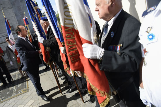 أولاند يقود الاحتفالات بذكرى انتهاء الحرب العالمية الثانية فى باريس (6)