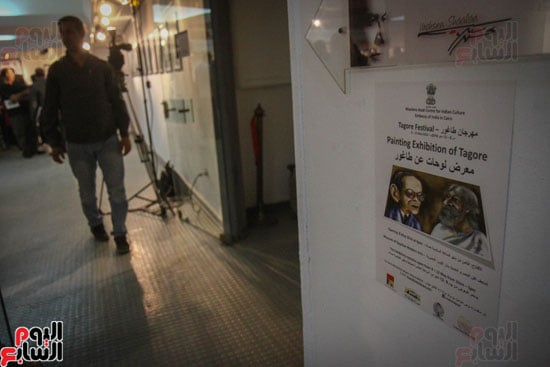 خالد سرور وسفير الهند يفتتحان معرض طاغور بالأوبرا (20)