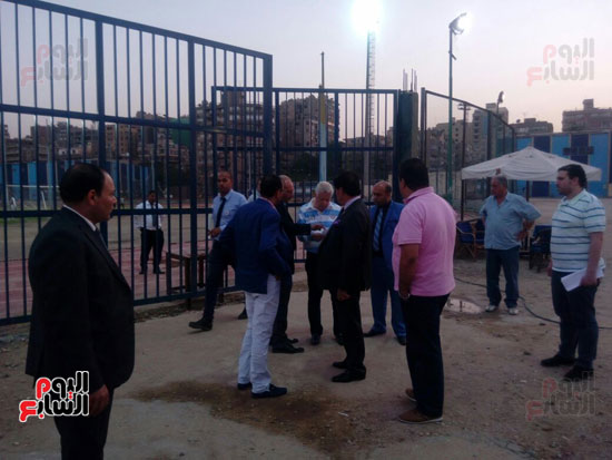 1مرتضى منصور يشاهد مران الزمالك بصحبة نواب البرلمان (3)