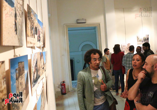 قنصل فرنسا بالإسكندرية يفتتح معرض صور بالمعهد الثقافى (10)