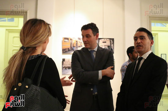 قنصل فرنسا بالإسكندرية يفتتح معرض صور بالمعهد الثقافى (15)