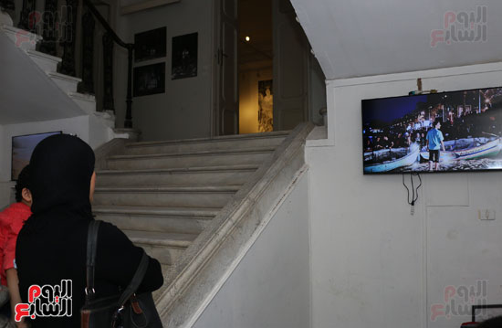 قنصل فرنسا بالإسكندرية يفتتح معرض صور بالمعهد الثقافى (5)