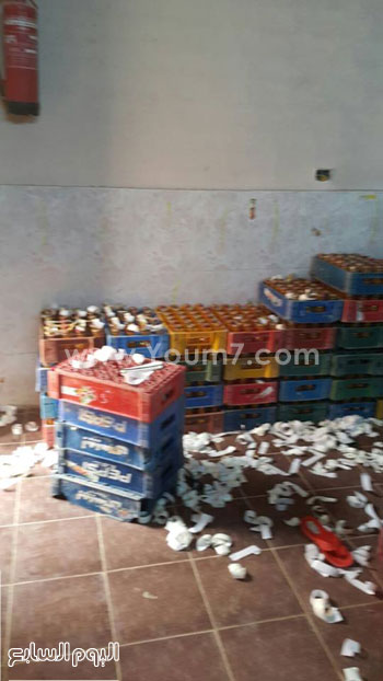   زجاجات العصير الفارغة بعد جمعها من القمامة -اليوم السابع -6 -2015