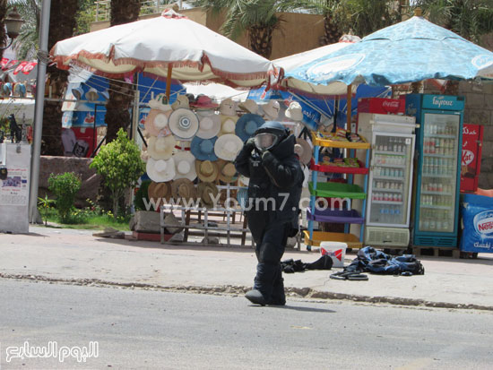 رجل المفرقعات اثناء تفكيك العبوات -اليوم السابع -6 -2015