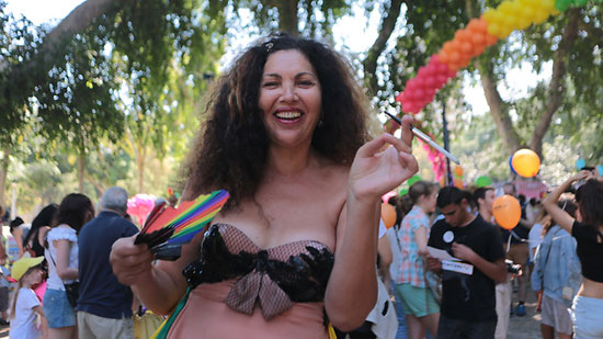 شاذة جنسيا تحتفل باسبوع الفخر بتل أبيب  -اليوم السابع -6 -2015