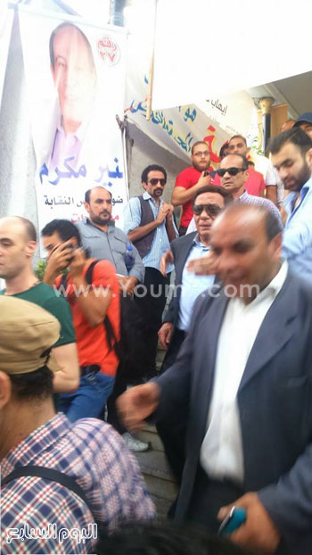 الزعيم أثناء توجهه للجنة التصويت -اليوم السابع -6 -2015