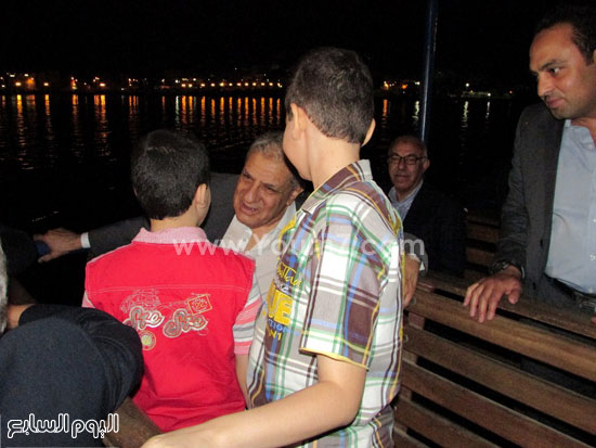 رئيس الوزراء يتحدث لأطفال الأقصر بمعدية الأهالى -اليوم السابع -6 -2015