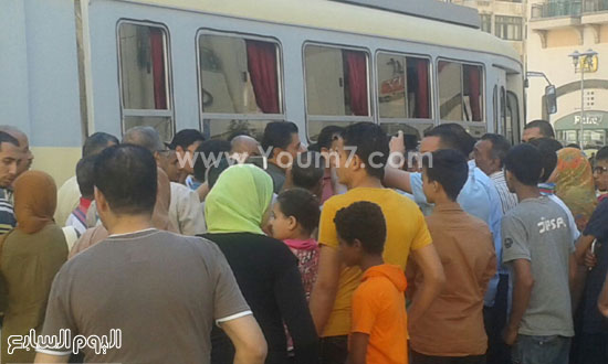 إقبال المواطنين على عربة الترام الجديدة -اليوم السابع -6 -2015