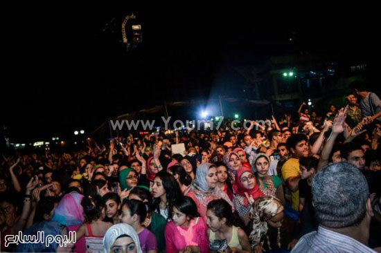  الآلاف يرددون أغانى عاشور -اليوم السابع -6 -2015