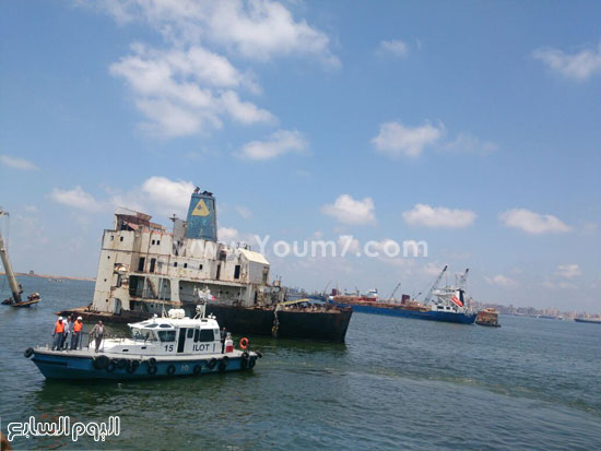	الحاويات تمر بالمجرى المائى بميناء الإسكندرية -اليوم السابع -6 -2015