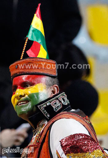 أحد مشجعى بوليفيا فى المدرجات بألوان منتخب بلاده -اليوم السابع -6 -2015