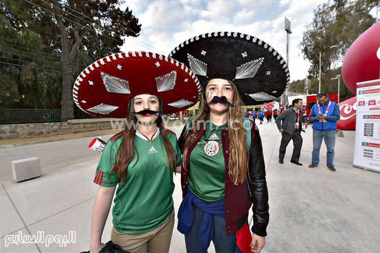  فتاتان ترتديان القبعة المكسيكة الشهيرة -اليوم السابع -6 -2015