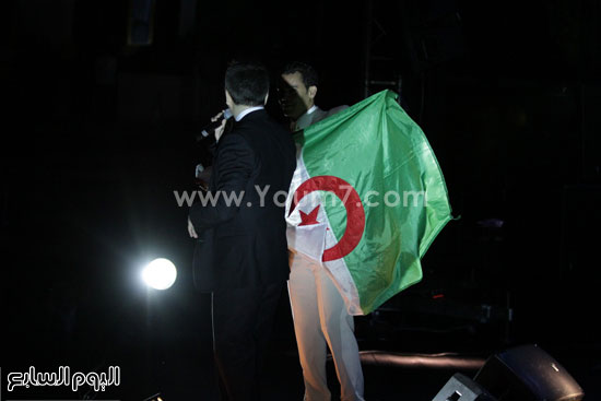  علم الجزائر فى الحفل -اليوم السابع -6 -2015