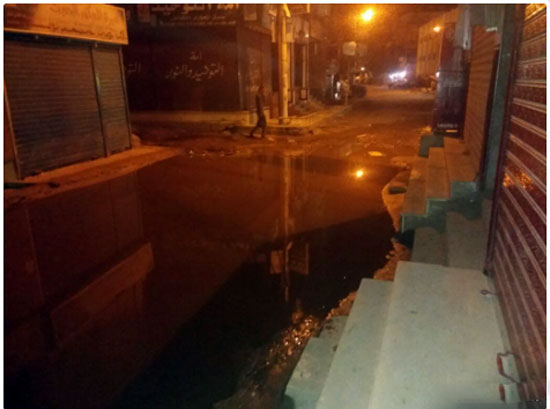 	مياه الصرف الصحى تغرق الشارع ليلا -اليوم السابع -6 -2015