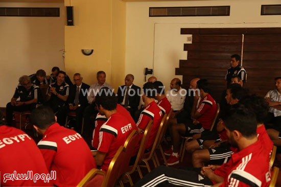 الوزير وجهاز المنتخب وأعضاء الجبلاية يدعمون المنتخب -اليوم السابع -6 -2015