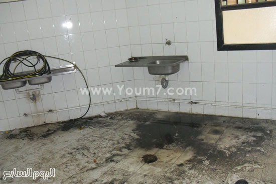 المياه تغمر كل شىء داخل الحمام بالمدينة الجامعية لجامعة حلوان -اليوم السابع -6 -2015