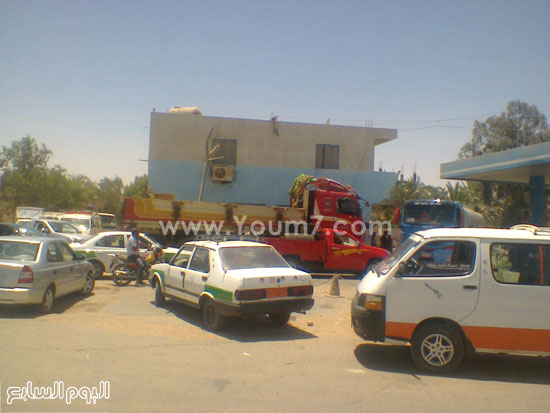 	تزاحم الشاحنات والمعدات الثقيلة تسبب فى ازمة على محطة البنزين -اليوم السابع -6 -2015