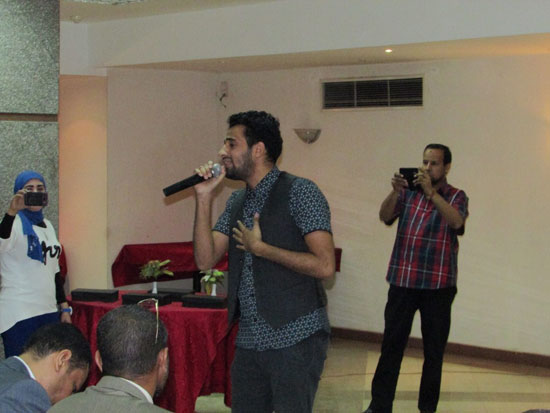المنشد عبد الله جوهر يغنى لمصر خلال الاحتفالية -اليوم السابع -6 -2015