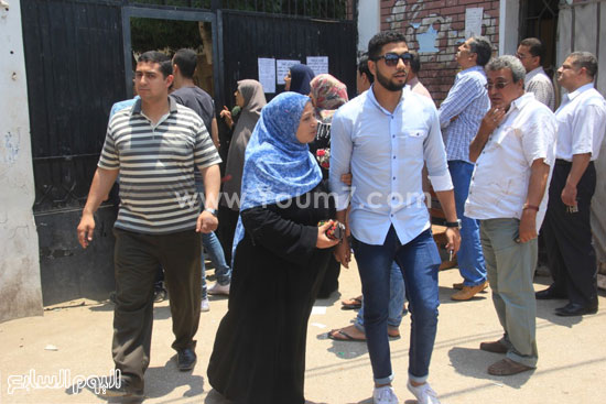 أولياء الأمور أمام لجان الثانوية العامة بطنطا -اليوم السابع -6 -2015