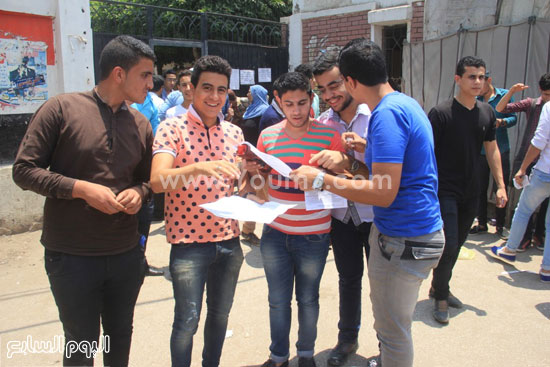 الفرحة علي وجوه الطلاب عقب أداء الامتحان -اليوم السابع -6 -2015