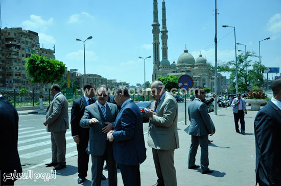 وزير الداخيلة وعدد من القيادات الأمنية أثناء جولتهم بميدان التحرير -اليوم السابع -6 -2015