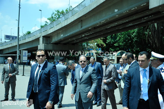 عدد من رجال الأمن بصحبة وزير الدخلية اللواء مجدى عبد الغفار -اليوم السابع -6 -2015