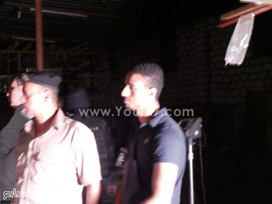 الإرهابى عبد الله عاصم أثناء إجراء معاينة ورشة الألوميتال -اليوم السابع -6 -2015