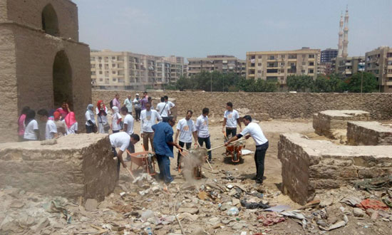 الحملة أثناء قيامها بأعمال التنظيف -اليوم السابع -6 -2015