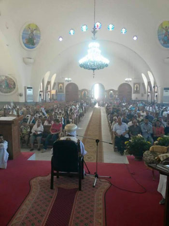 الأنبا باخوميوس فى كنيسة مارينا بالساحل الشمالى -اليوم السابع -6 -2015