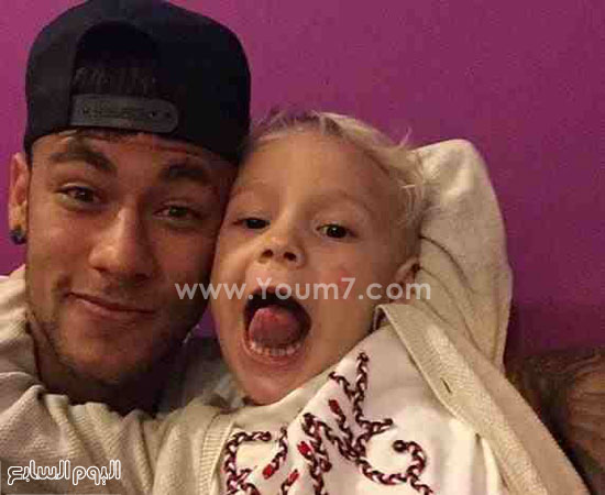 نيمار رفقة نجله لوكا -اليوم السابع -6 -2015