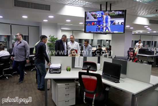 	رئيس الجمعية يشاهد شرحا عمليا لدورة العمل من الزميل محمد البديوى نائب رئيس قسم الأخبار  -اليوم السابع -6 -2015