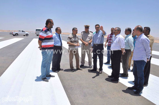 جانب من جولة المحافظ بالمطار -اليوم السابع -6 -2015
