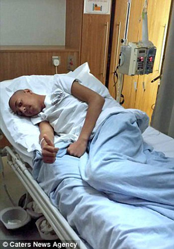 عمر الشيخ يتلقى العلاج بمستشفى الملكة اليزابيث  -اليوم السابع -6 -2015