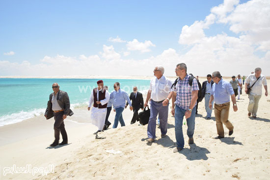 تفقد شاطئ البحر المطلة عليه أرض الضبعة -اليوم السابع -6 -2015