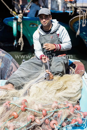 أحد الصيادين على قوارب الصيد -اليوم السابع -6 -2015