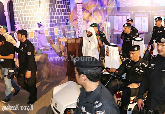  الدكتور ناصر الزهرانى يصطحب ملك السعودية فى جولة داخل المشروع  -اليوم السابع -6 -2015