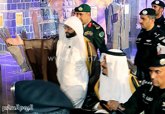  الملك سلمان بن عبد العزيز أثناء الزيارة  -اليوم السابع -6 -2015