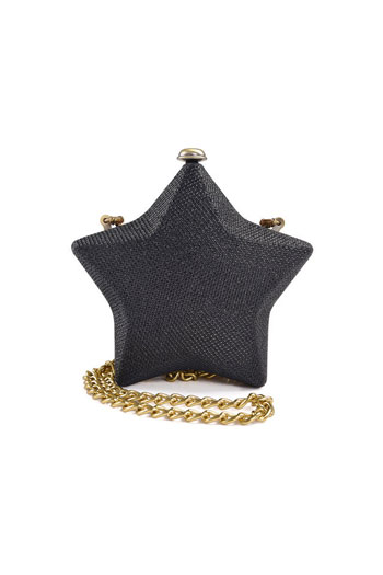 حقيبة سوداء صغيرة على شكل نجمة باللون لها يد ذهبية طويلة -اليوم السابع -6 -2015
