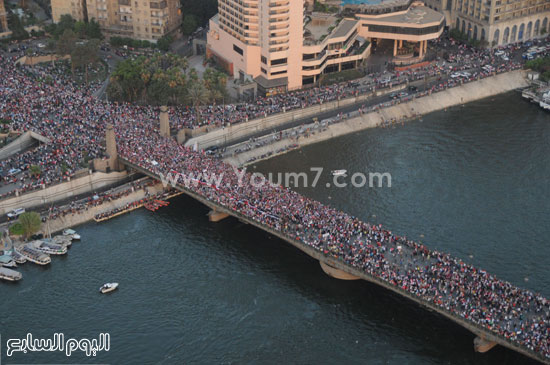 مشهد لكوبرى قصر النيل وعشرات الآلاف من المتظاهرين  -اليوم السابع -6 -2015