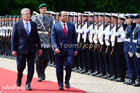 يواخيم جاويك و السيسي يستعرضان حرس الشرف  -اليوم السابع -6 -2015