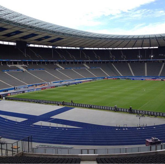 الملعب الأولمبى فى برلين يتزين بشعارات يوفنتوس وبرشلونة.  -اليوم السابع -6 -2015